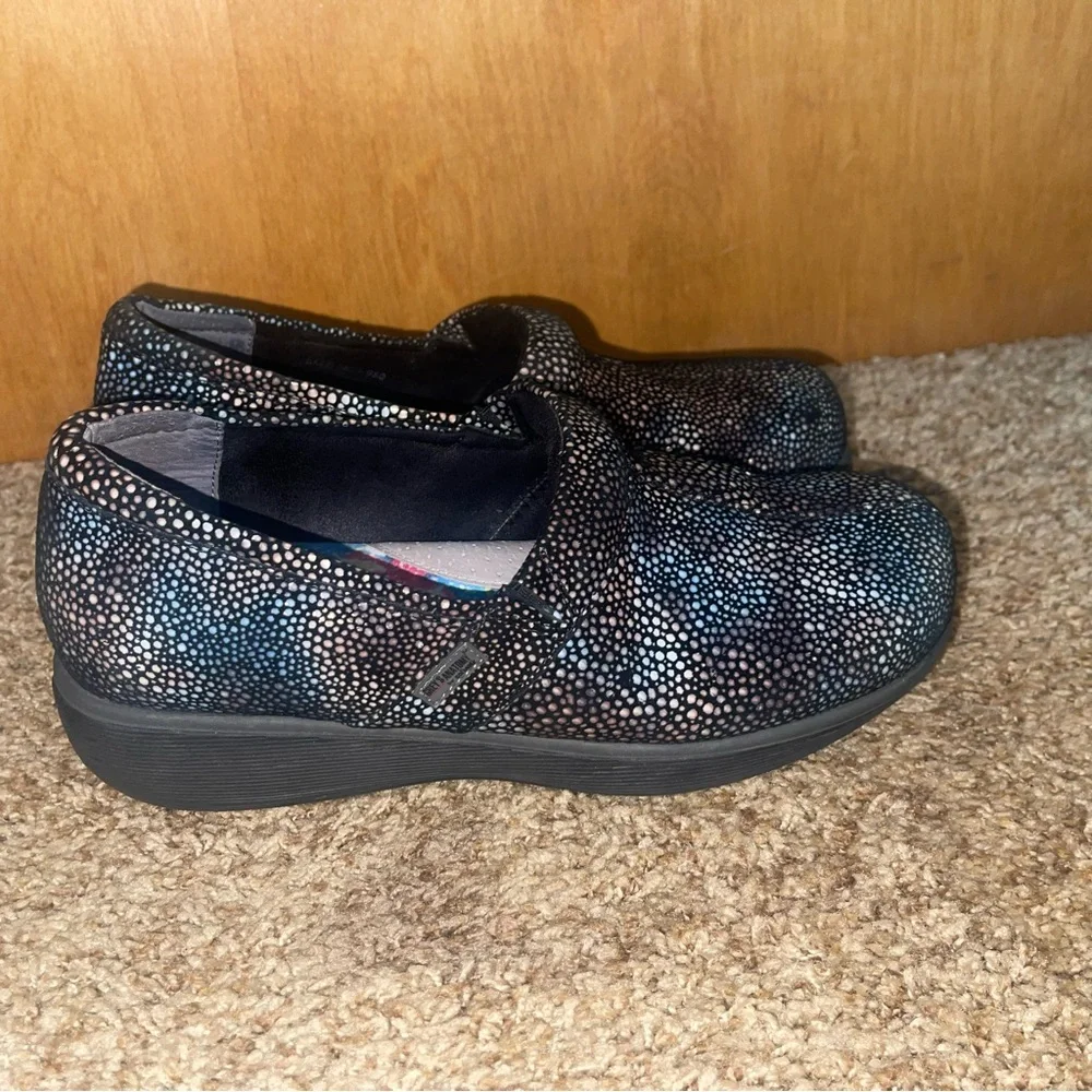 Soft Walk Greys Anatomy Meredith Comfort Slip Resistant Shoes Clogs Candy Dot 8 - Picture 3 of 9
